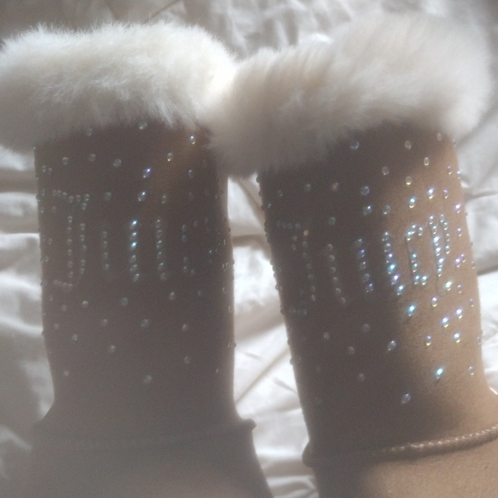 Boots - Picture 3 of 5